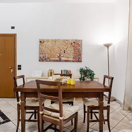 Italianway Coluccio Salutati Apartment